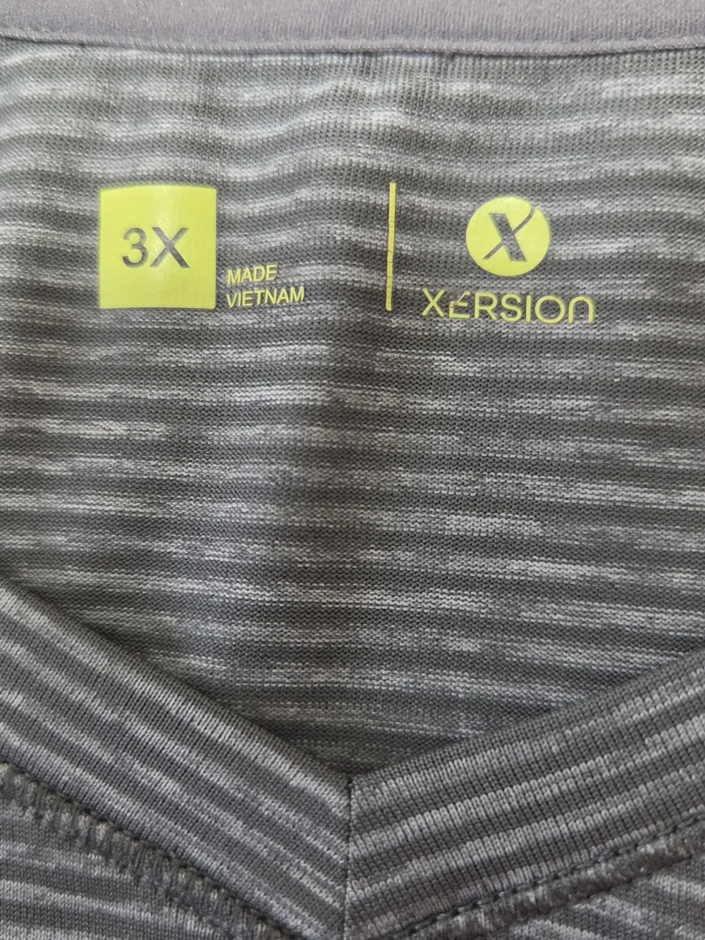 Xersion Gray Striped V-Neck Short Sleeve Tee